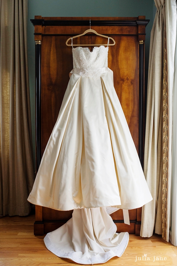 winter wedding at the fox hill inn by connecticut wedding photographer julia jane studios, www.juliajanestudios.com
