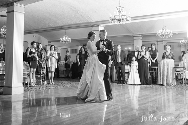 winter wedding at the fox hill inn by connecticut wedding photographer, julia jane studios